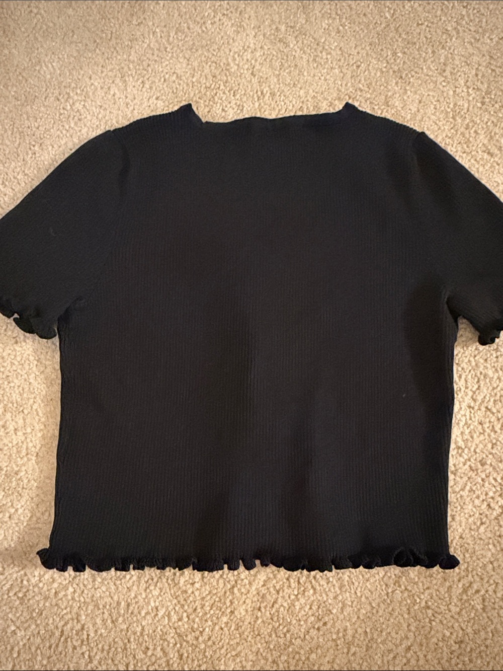 Vero Moda Black Ribbed Ruffle-Trim Button Crop Top - Picture 4 of 4